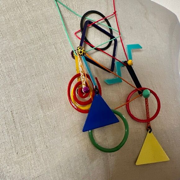 Eve Kaplin “Concentration” Kinetic Enamel Necklace - Picture 6 of 8
